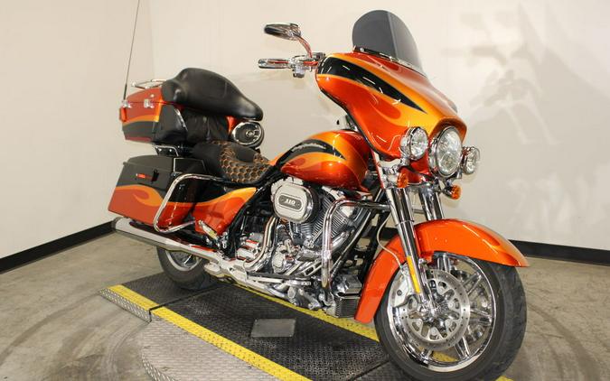 2013 Harley-Davidson® FLHTCUSE8 - CVO™ Ultra Classic® Electra Glide®