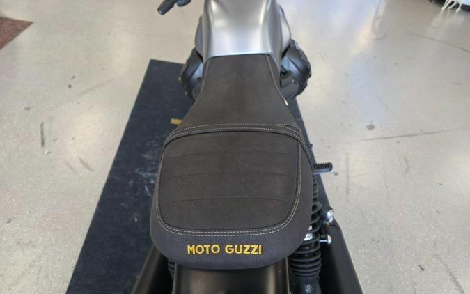 2022 Moto Guzzi V7 Stone Centenario