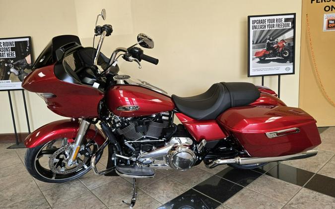 2025 Harley-Davidson Road Glide® Brilliant Red