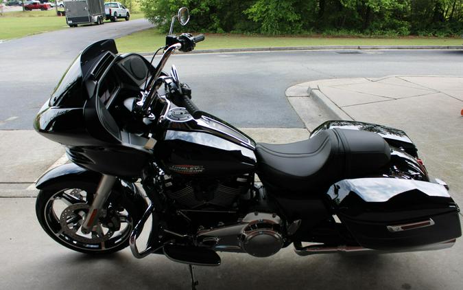 2026 Harley-Davidson® Road Glide® Vivid Black Chrome Two-Up