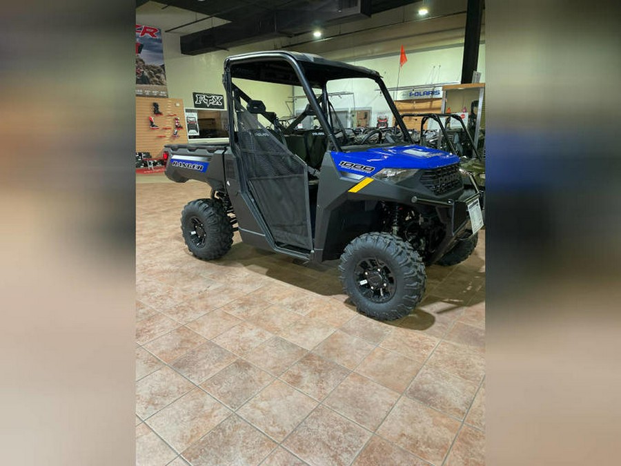 2022 Polaris® Ranger 1000 Premium Winter Prep Package