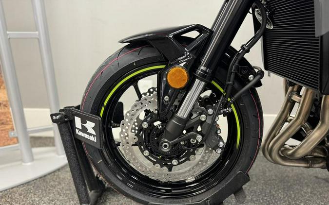 2024 Kawasaki Z900 ABS Metallic Spark Black/Metallic Matte Dark Gray