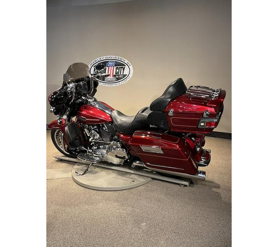 2010 Harley-Davidson® FLHTCU - Ultra Classic® Electra Glide