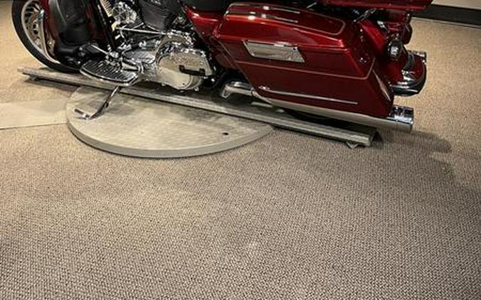 2010 Harley-Davidson® FLHTCU - Ultra Classic® Electra Glide
