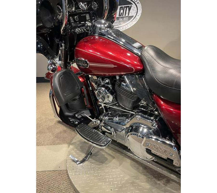2010 Harley-Davidson® FLHTCU - Ultra Classic® Electra Glide