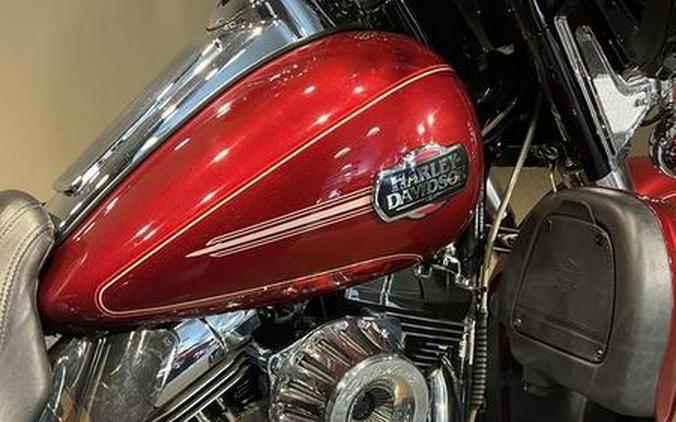 2010 Harley-Davidson® FLHTCU - Ultra Classic® Electra Glide