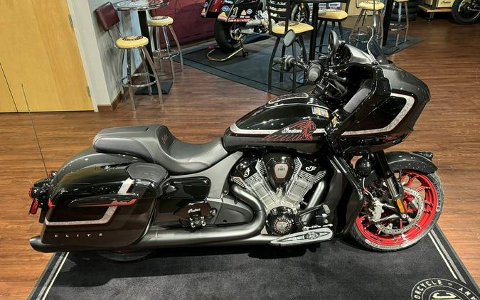 2024 Indian Motorcycle® Challenger® Elite Charcoal Candy/Black Candy