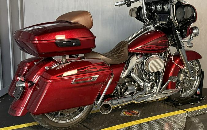2017 Harley-Davidson® Street Glide® Special FLHXS HC HTRD RED FLK