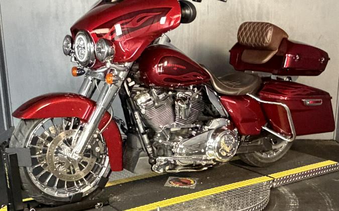 2017 Harley-Davidson® Street Glide® Special FLHXS HC HTRD RED FLK