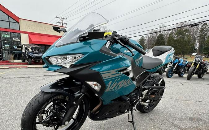 2021 Kawasaki Ninja® 400 Base