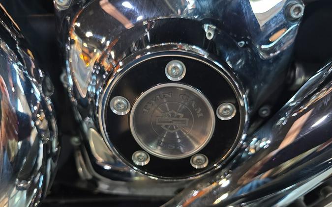 2015 Harley-Davidson® Ultra Limited FLHTK