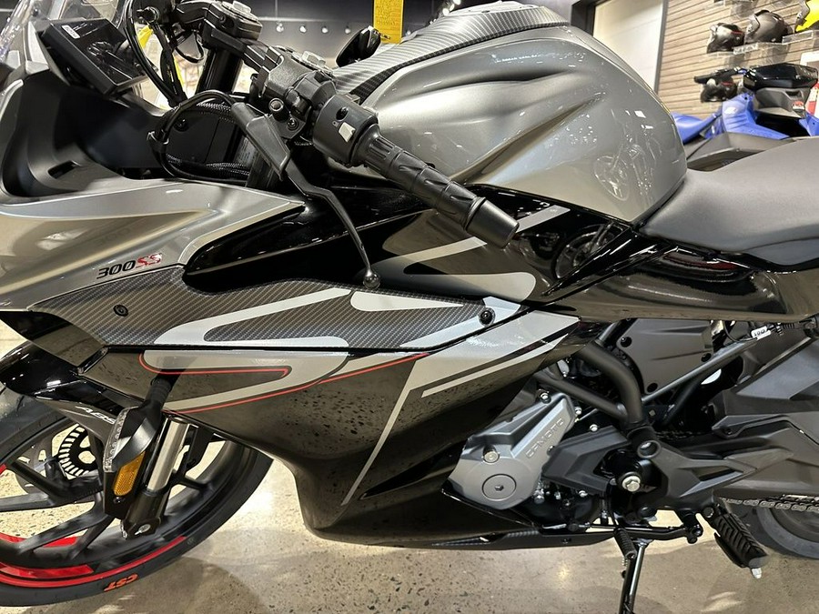 2023 CFMOTO 300SS