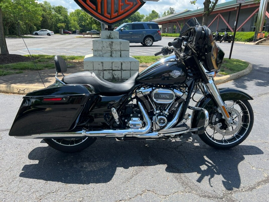 2023 FLHXS Street Glide® Special