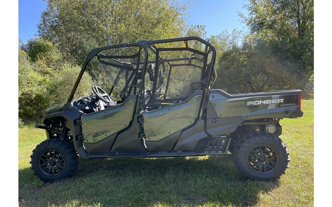 2023 Honda Pioneer 1000-6 Deluxe Crew