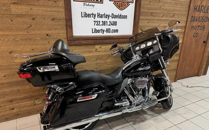 2021 Harley-Davidson® Street Glide® Vivid Black FLHX