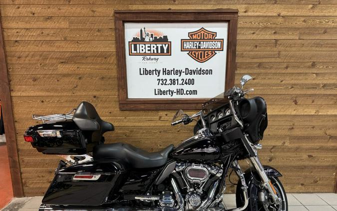 2021 Harley-Davidson® Street Glide® Vivid Black FLHX