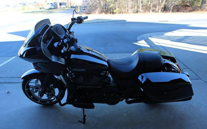 2026 Harley-Davidson® Road Glide® Vivid Black Black Two-Up