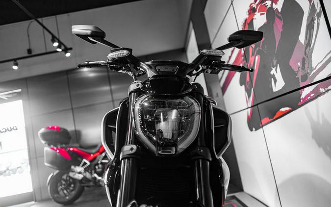 2024 Ducati Diavel V4 Black