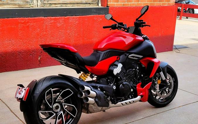 2024 Ducati Diavel V4 Red