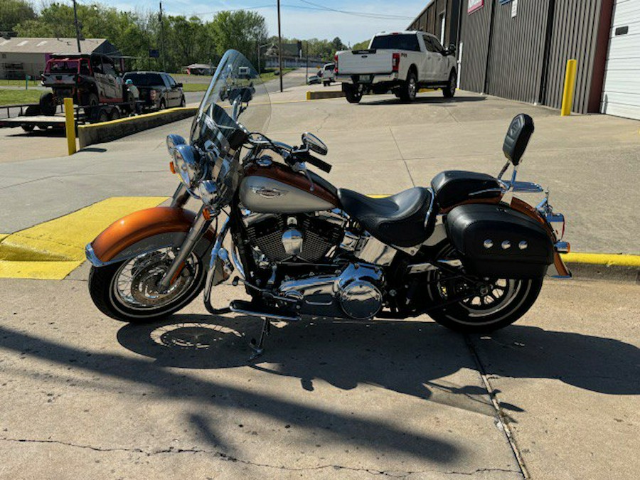 2014 Harley-Davidson® SOFTAIL DELUXE AMBER WHISKEY/BRILLIANT SILVER WITH ENGINEGUARDS WITH PEGS, WINDSHIELD WITH BAG, DRIV