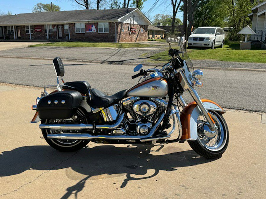 2014 Harley-Davidson® SOFTAIL DELUXE AMBER WHISKEY/BRILLIANT SILVER WITH ENGINEGUARDS WITH PEGS, WINDSHIELD WITH BAG, DRIV