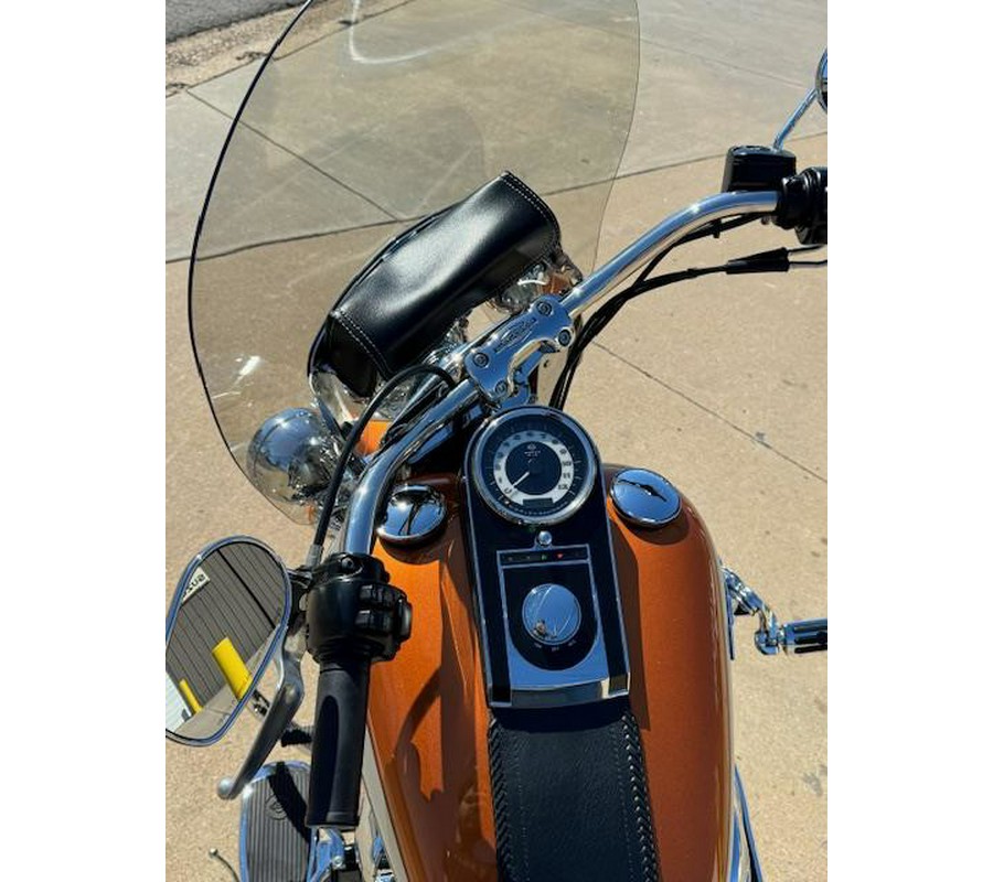2014 Harley-Davidson® SOFTAIL DELUXE AMBER WHISKEY/BRILLIANT SILVER WITH ENGINEGUARDS WITH PEGS, WINDSHIELD WITH BAG, DRIV