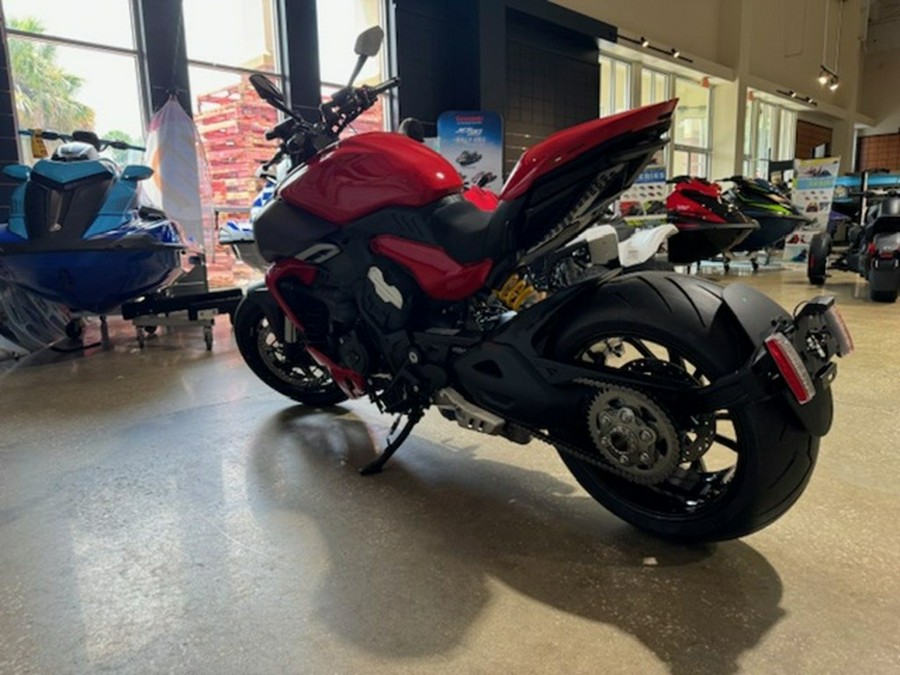 2024 Ducati Diavel V4 Red