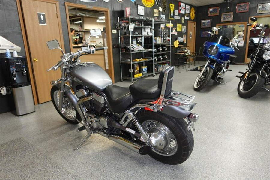 2005 Suzuki Boulevard S83