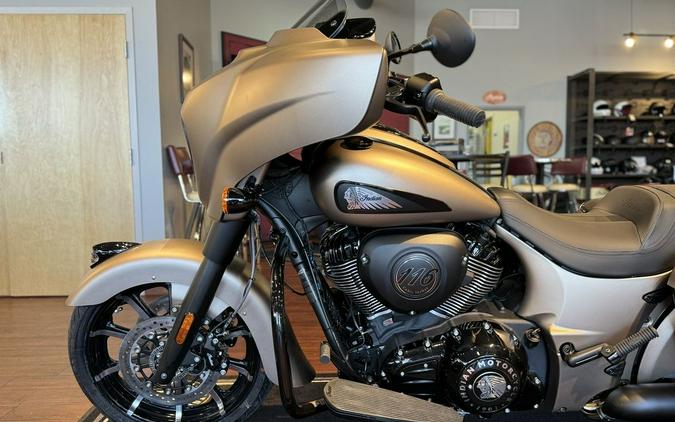 2024 Indian Motorcycle® Chieftain® Dark Horse® w/Powerband Audio Pkg Sandstone Smoke