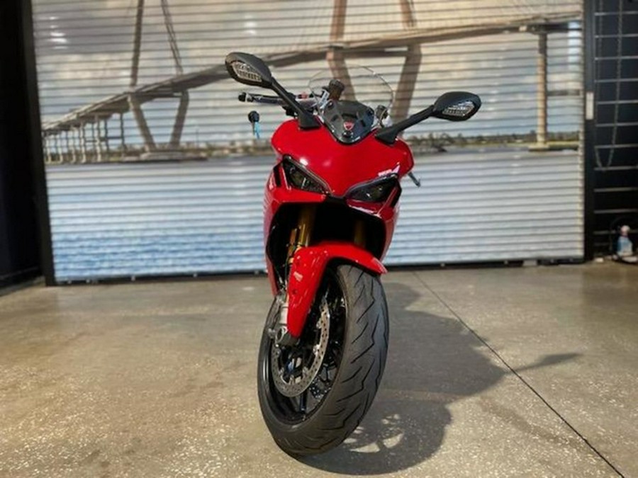 2024 Ducati Supersport 950 S Red 950 S