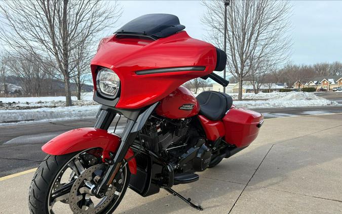 2026 Harley-Davidson® Street Glide® Blood Orange - Black