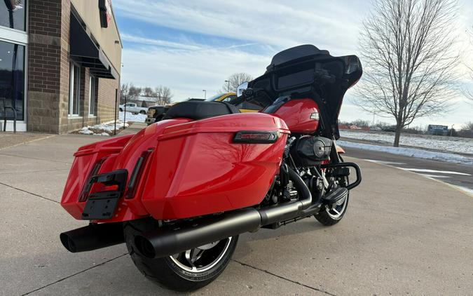 2026 Harley-Davidson® Street Glide® Blood Orange - Black