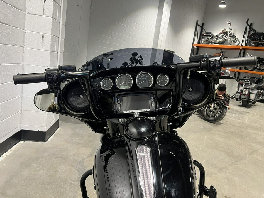 2018 Harley-Davidson® Street Glide® Special Vivid Black FLHXS