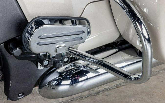 2026 Indian Pursuit Limited 112 w/PowerBand Audio Silver Quar
