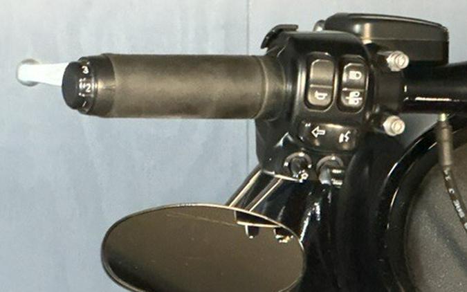 2018 Harley-Davidson® Ultra LimitedFLHTK WKDRED/TWTDCHRY W/PINSTRIPE