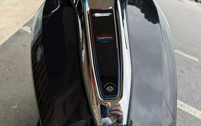 2026 Harley-Davidson® Street Glide® Midnight Ember Chrome Trim