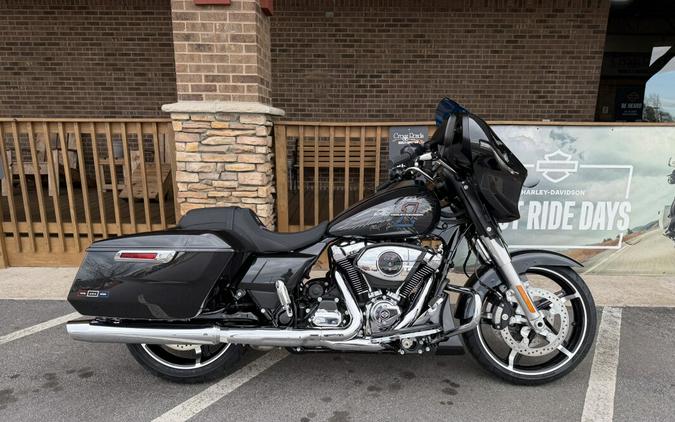 2026 Harley-Davidson® Street Glide® Midnight Ember Chrome Trim