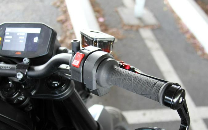2022 KTM Duke 890