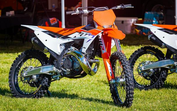 FIRST RIDE VIDEO: 2023 KTM 300SX TWO-STROKE + 125/250SX MODELS