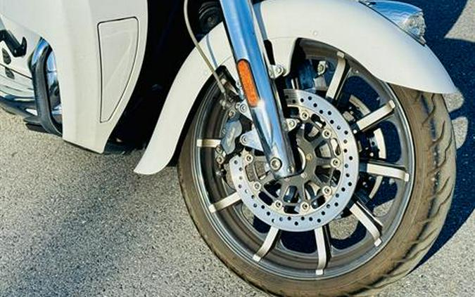 2020 Indian Motorcycle Roadmaster® Dark Horse®