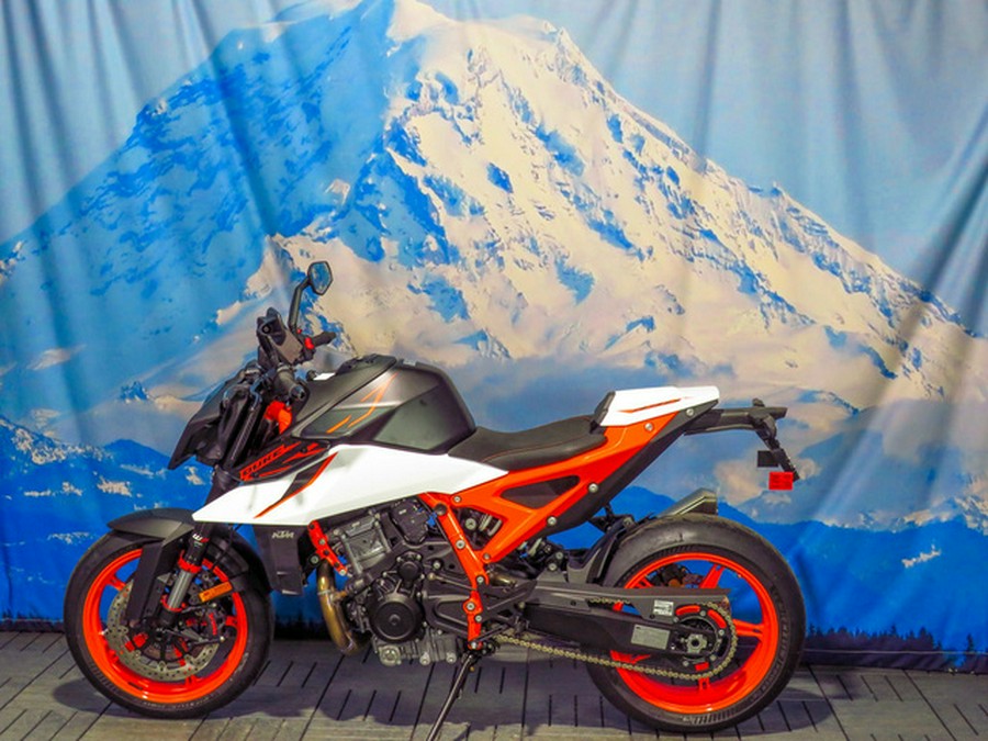 2026 KTM Duke 990 R