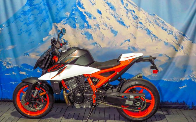 2026 KTM Duke 990 R