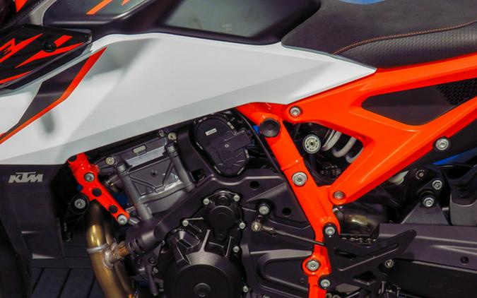 2026 KTM Duke 990 R