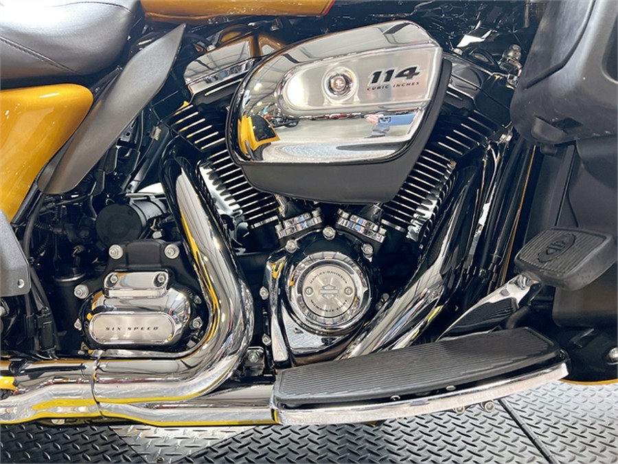 2023 Harley-Davidson Tri Glide Ultra FLHTCUTG 2,245 Miles