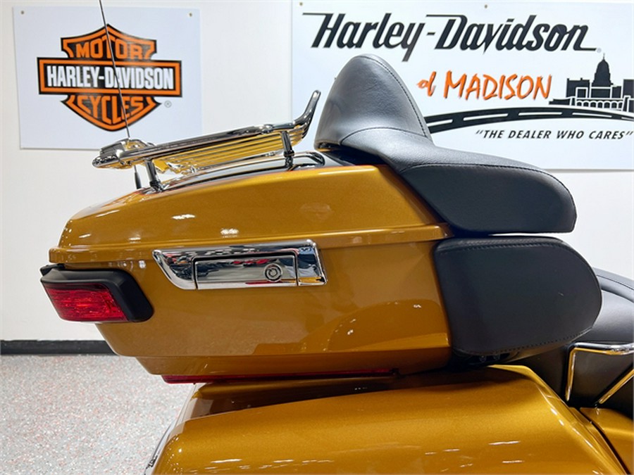 2023 Harley-Davidson Tri Glide Ultra FLHTCUTG 2,245 Miles