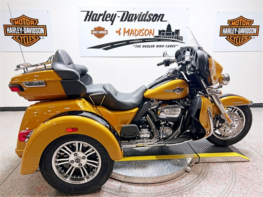 2023 Harley-Davidson Tri Glide Ultra FLHTCUTG 2,245 Miles