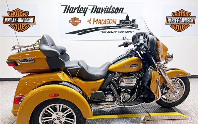 2023 Harley-Davidson Tri Glide Ultra FLHTCUTG 2,245 Miles