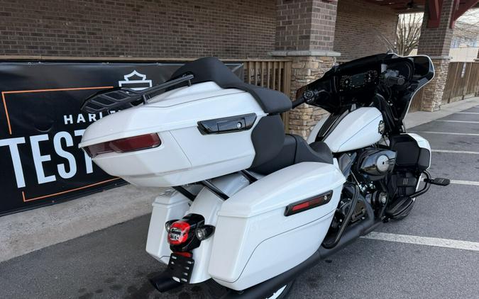 2026 Harley-Davidson® Street Glide Limited White Onyx Pearl Black Trim