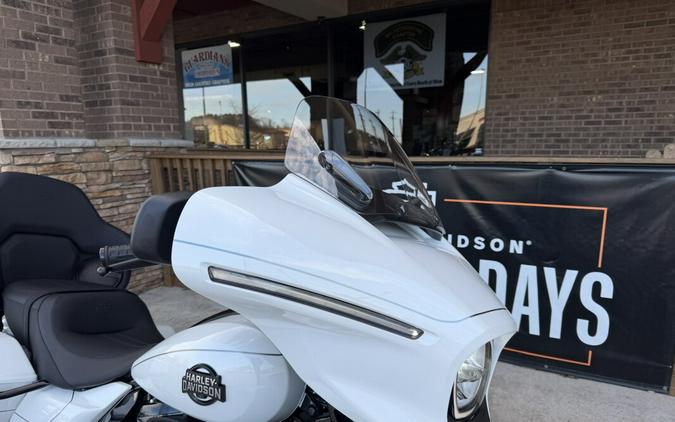 2026 Harley-Davidson® Street Glide Limited White Onyx Pearl Black Trim