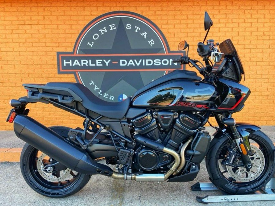 2025 Harley-Davidson® RA1250ST - Pan America® 1250 ST